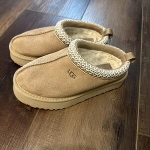 UGG kids size 13 Tasman tazz platform Suede slipper Sheepskin Lining